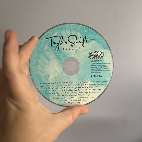 Taylor Swift Deluxe CD + DVD - Picture 5 of 8